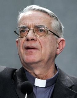 El P. Lombardi asegura que la FSSPX ha dado algn tipo de respuesta a la Comisin Ecclesia Dei