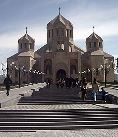 Primera misa de la Iglesia apostlica armenia en Turqua en 95 aos