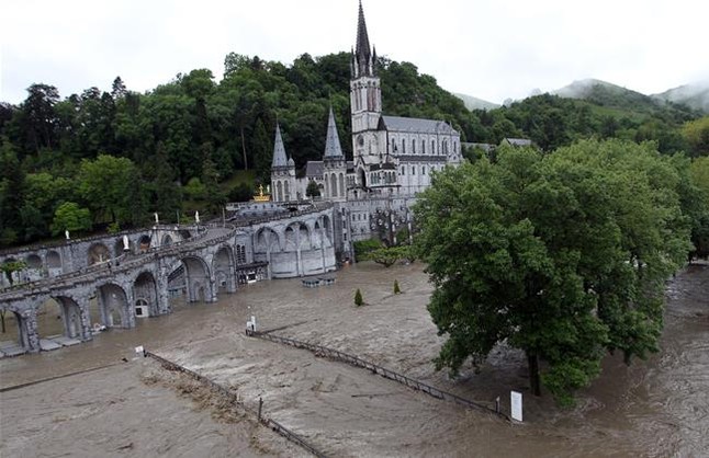 La Iglesia confa en poder reabrir pronto el Santuario de Lourdes tras las ltimas inundaciones