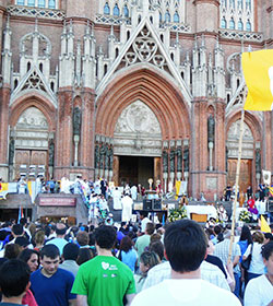 Argentina: masiva clausura del Ao de la Fe en La Plata