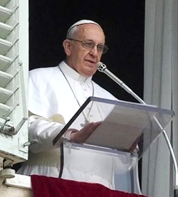 Papa Francisco pide que todos los cristianos revivan en la Misa dominical el encuentro con Jess de los discpulos de Emas 