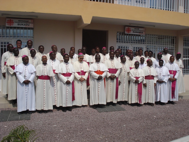 Congo: jvenes catlicos se unen a hechiceros para protestar por la postura de sus obispos sobre la reforma de la Constitucin