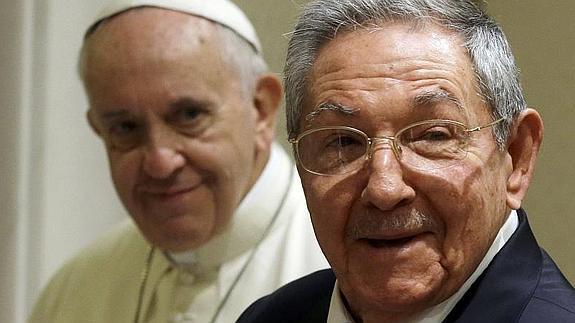 Ral Castro alaba al Papa y dice que podra volver a rezar y regresar a la Iglesia