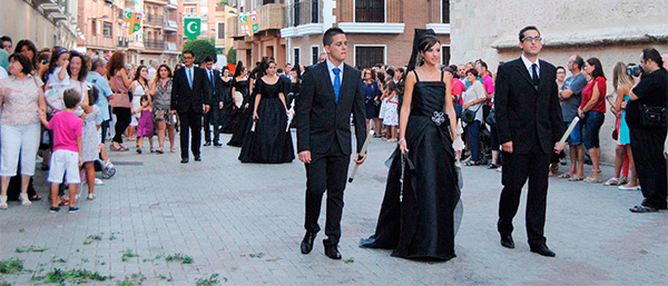 La Parroquia de Alaqus (Valencia) suspende las procesiones porque las mujeres slo van a lucirse
