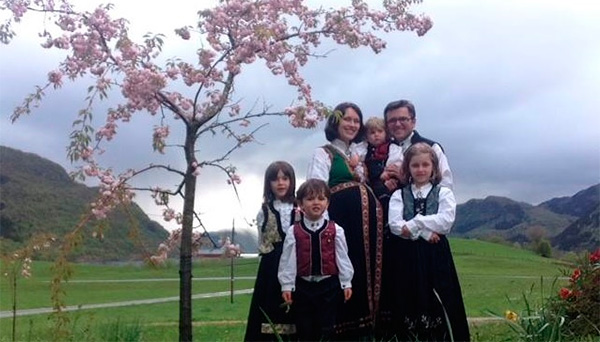 Acusados de adoctrinamiento cristiano el gobierno noruego separa a cinco nios de sus padres.