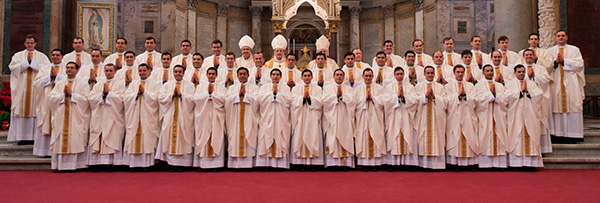 El cardenal Beniamino Stella ordena sacerdotes a 44 Legionarios de Cristo