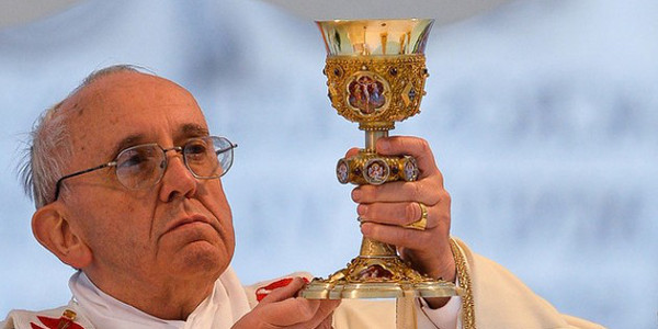 Papa Francisco: La Eucarista cambia los corazones