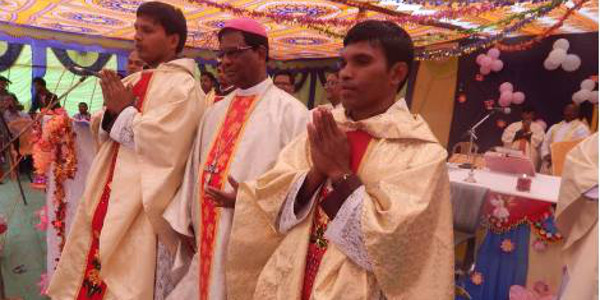 Se ordenan dos sacerdotes en Orissa, tierra de mrtires