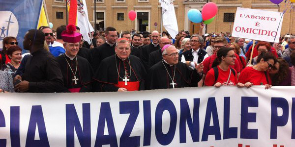 Cardenales y obispos apoyaron la sexta Marcha por la Vida en Roma