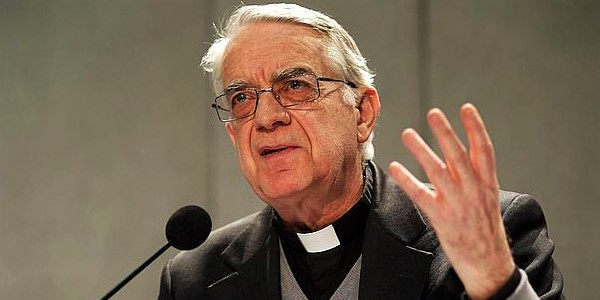 El P. Lombardi anuncia que el Papa publicar un motu proprio sobre el abuso a menores y personas vulnerables
