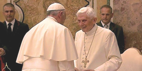 El papa Francisco prologa un libro que recoge textos de Benedicto XVI sobre fe y poltica