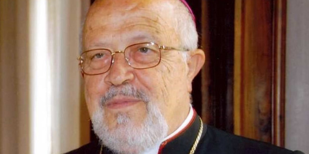El presidente de la conferencia episcopal catlica griega acusa a los cuatro cardenales de cisma y hereja