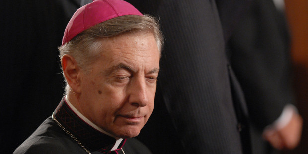 Mons. Aguer recuerda a sus sacerdotes que no pueden bendecir uniones adlteras ni fornicarias