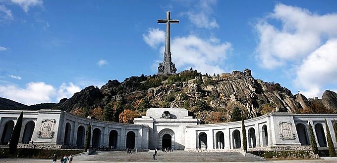 El gobierno amenaza con dao reputacional  y suspende la subvencin a la abada del Valle de los Cados