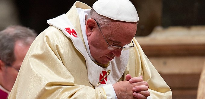 El Papa pide que no se desprecie la oracin vocal