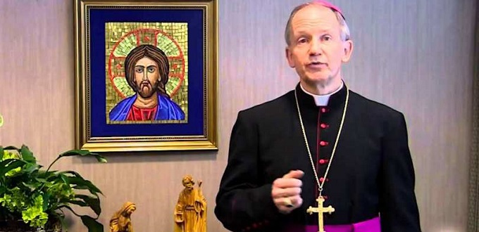 Obispo Catlico bajo ataque de colectivos LGTBI por negar comunin y funerales cristianos a homosexuales que no viven en castidad