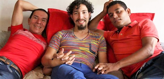 Tres homosexuales forman el primer trimatrimonio en Colombia