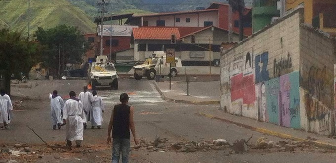 La Guardia Nacional Bolivariana agrede a 5 sacerdotes en Mrida