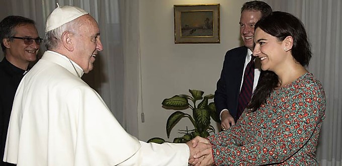 Paloma Garca Ovejero desmiente el montaje de la bendicin del Papa a una pareja homosexual