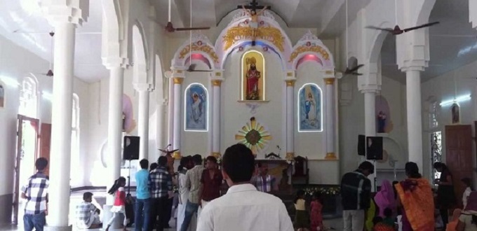 Presuntas apariciones marianas atraen a cientos a la iglesia de Kerala