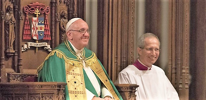 El Papa confirma a Mons. Guido Marini por otros cinco aos como su Maestro de Celebraciones Litrgicas 