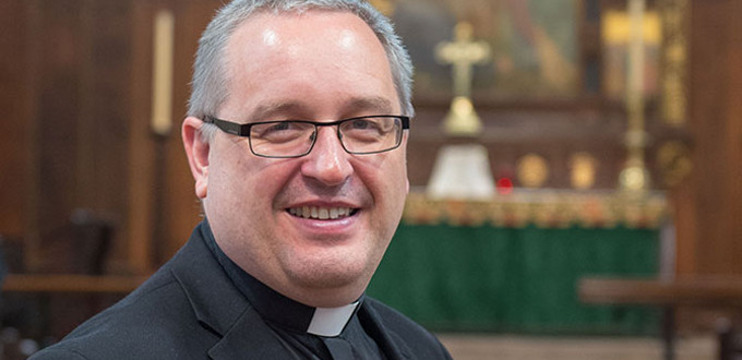 El rector de la catedral episcopaliana de Glasgow pide que se rece para que el prncipe Jorge sea homosexual