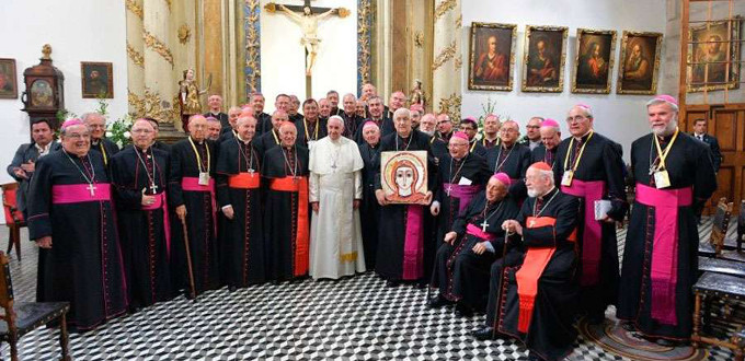 El Obispo de Roma dice que la Iglesia no es ni ser nunca de una lite de consagrados, sacerdotes u obispos