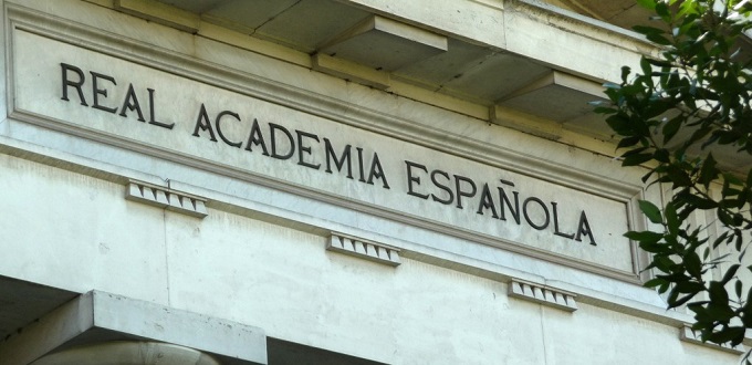 Real Academia Espaola: No es admisible ni la x ni la @ en plurales