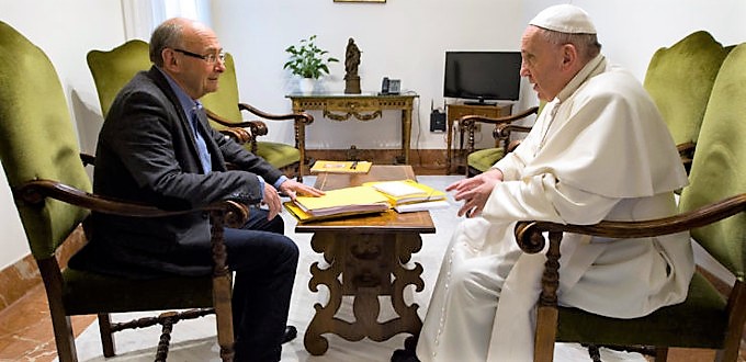 Presentacin de libro-entrevista sobre el Papa, marcada por la confusin doctrinal
