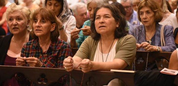 Catlicos argentinos rezan el Rosario por la Vida en pleno debate sobre la ley del aborto