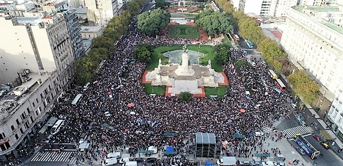 Masivas marchas por la vida en Argentina