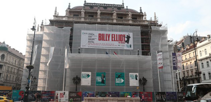 Hungría: suspenden el musical «Billy Elliot» tras la denuncia de que promueve la homosexualidad Hungría: suspenden el musical «Billy Elliot» tras la denuncia de que promueve la homosexualidad