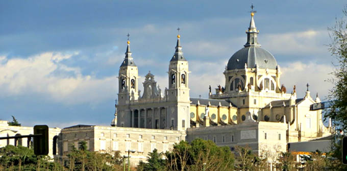 Ao jubilar mariano en el 25 aniversario de la Catedral de la Almudena de Madrid
