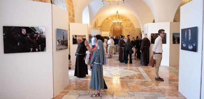 Exposicin en Jerusaln sobre los guardianes de la tumba de Cristo