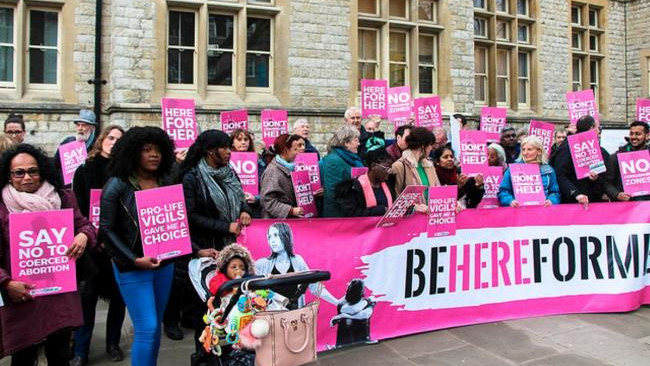 Reino Unido: Tribunal Supremo confirma prohibicin de vigilias de oracin fuera de clnicas abortistas