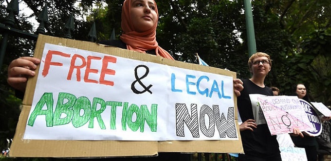 Proyecto de ley de California ordenara abortos gratuitos en todas las universidades y campus universitarios