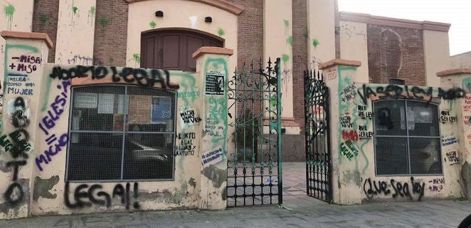 Atacan iglesia en Argentina