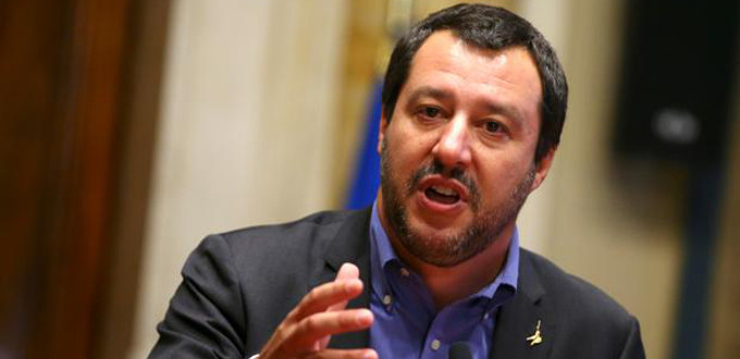 Salvini anuncia que Italia volver a usar los trminos «Padre» y «Madre» en los documentos oficiales