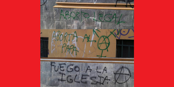 Abortistas vandalizan con mensajes ofensivos la fachada de otro templo catlico de la ciudad de Buenos Aires