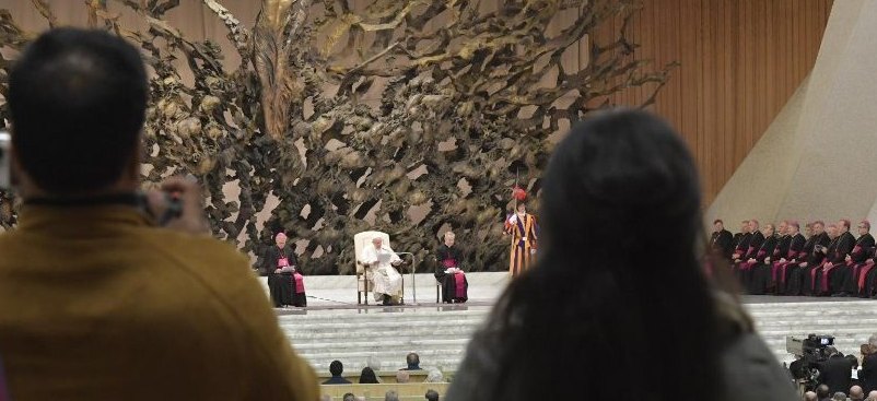 Papa Francisco: En Cristo, y solo en l, el Declogo deja de ser condena y se convierte en la autntica verdad de la vida humana