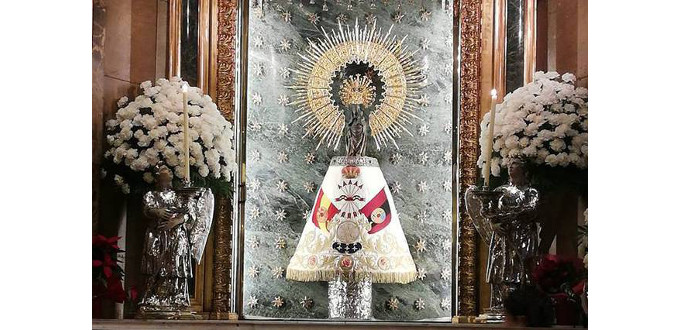 El Cabildo de Zaragoza pide perdn por colocar un manto de Falange Espaola a la Virgen del Pilar