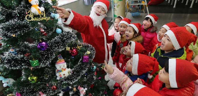 El estado prohbe la Navidad en partes de China, Santa incluido