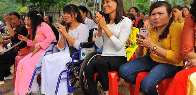 Los discapacitados reciben ayuda, amor y atencin de los voluntarios de la comunidad
