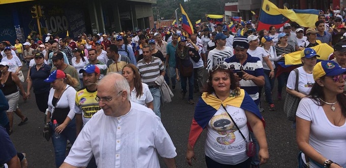 Obispos venezolanos, marchan despus de llamar a Maduro ilegtimo