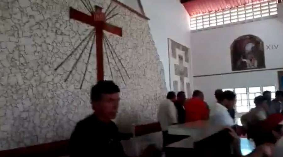 Venezuela: grupos armados profanan Santsimo en Misa con nios de Primera Comunin