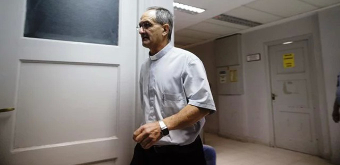 Suspenden a sacerdote argentino que dej morir a su pareja de coma diabtico