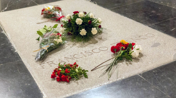 El Gobierno pretende trasladar los restos mortales de Franco al cementerio de El Pardo el 10 de junio