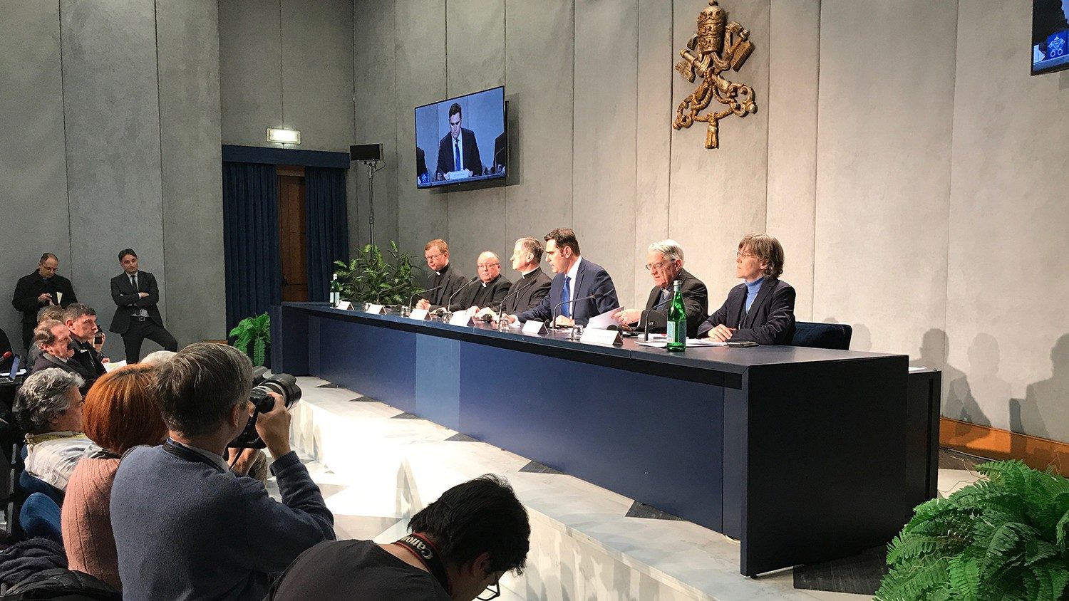 Mons Scicluna en el encuentro sobre proteccin de menores: No desistir en proteger a nuestros hijos