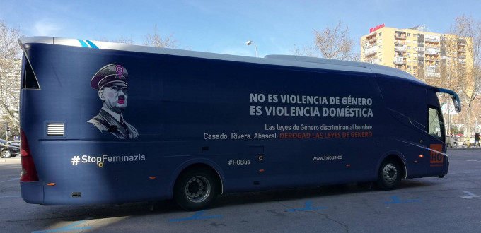 El Ayuntamiento de Barcelona pretende multar a HO con 60.000 euros por el autobs contra la ideologa de gnero