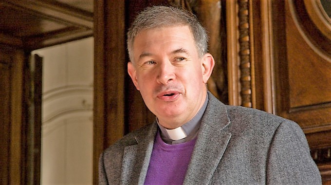 El arzobispo de Poitiers apoya la ordenacin de hombres casados para cambiar la concepcin sagrada del sacerdote